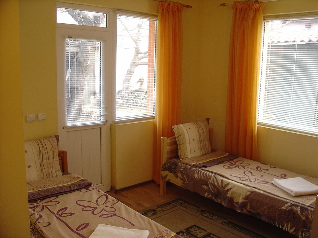 Guest House Alex تشيرنوموريتس المظهر الخارجي الصورة